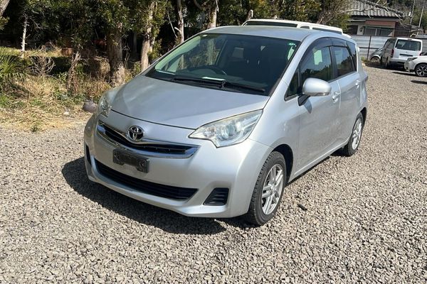 Toyota Ractis 2015 (Silver) (1)